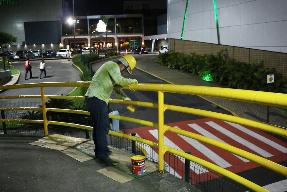 Três novas passarelas são revitalizadas em Manaus 