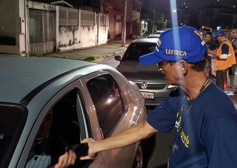 Detran flagra 81 motoristas dirigindo sob o efeito de álcool no final de semana em Manaus