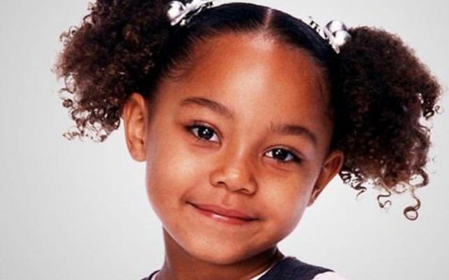 Ex-atriz mirim de ‘Eu a Patroa e as Crianças' exibe corpão ao lançar marca de biquíni