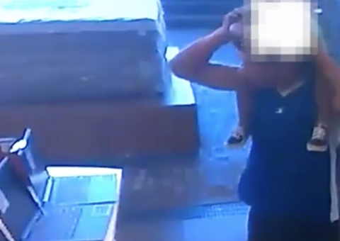 Homem furta notebook de loja e usa criança como distração 