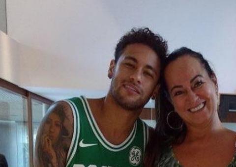 Mãe de Neymar faz carta aberta ao filho e pede: ‘perdoe essa menina’