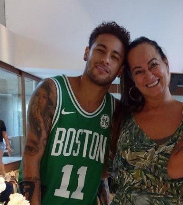 Mãe de Neymar faz carta aberta ao filho e pede: ‘perdoe essa menina’