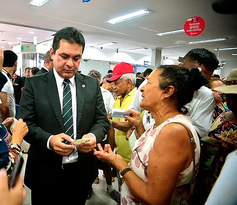 Blitz do Consumidor autua agências do Bradesco em Manaus 