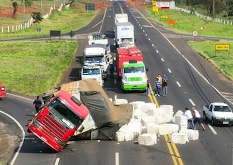 Sem pagar indenização seguradora tenta receber valor do Dnit