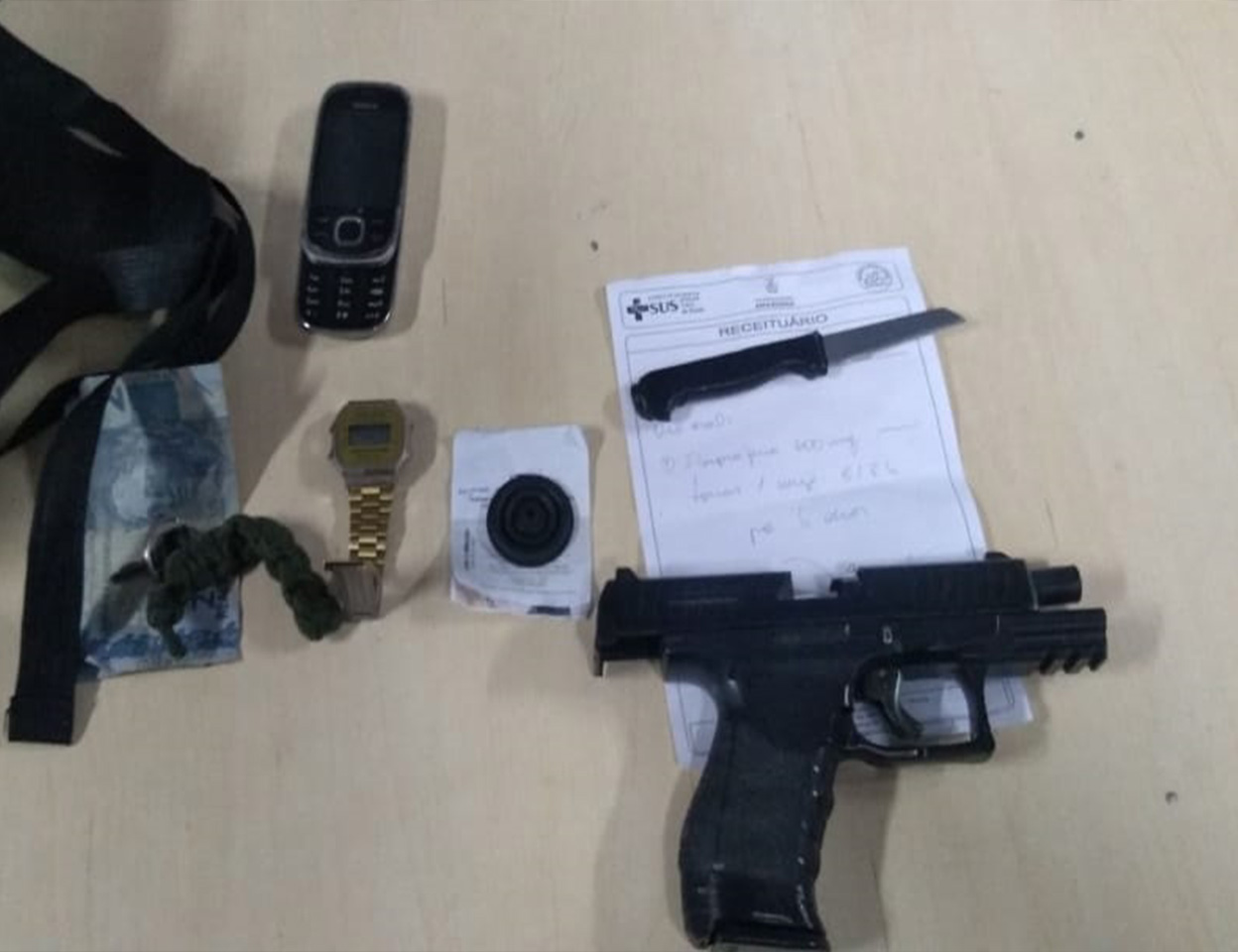 Homem é preso após roubar pedestres com arma de brinquedo na frente de shopping em Manaus 