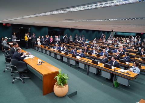 Sem acordo, comissão adia votação sobre crédito extra para o governo