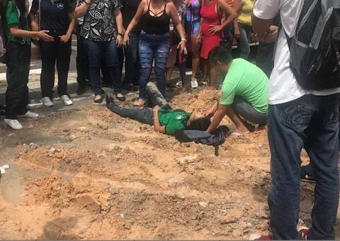 Estudante é atropelada por ônibus ao tentar atravessar avenida de Manaus 