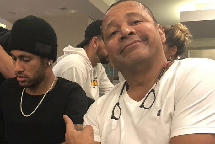 Pai de Neymar diz que filho se defendeu de mulher que lhe daria garrafada