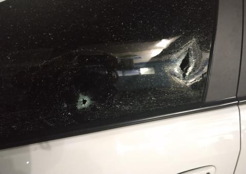 Casal é baleado dentro de carro por dupla misteriosa no Amazonas