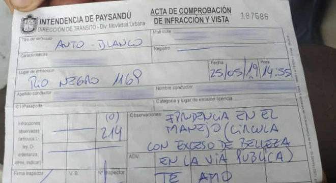 Guarda multa motorista por 'excesso de beleza'