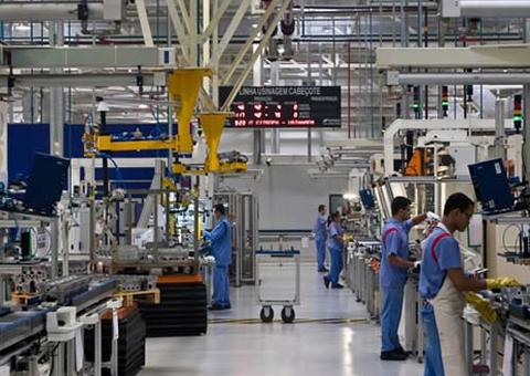 Indústria extingue 407 mil empregos em dois anos