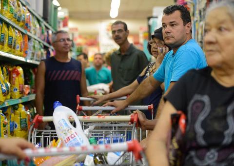 Preço da cesta básica diminui em 13 capitais, diz Dieese