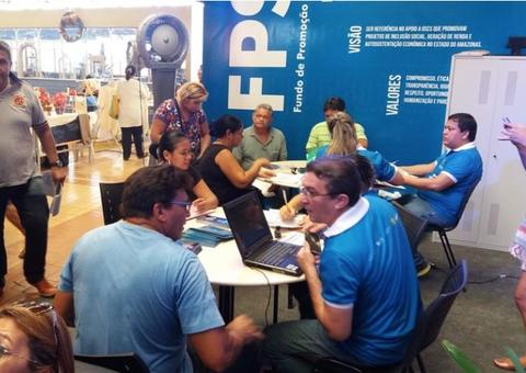 ‘Crédito Solidário’ entrega R$ 51 mil em financiamentos para empreendedores em Manaus