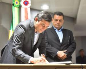 Bombas que podem  explodir no colo do governador do Amazonas 