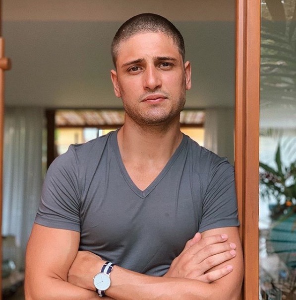 Ator Daniel Rocha mostra resultado de harmonização facial e  internautas detonam