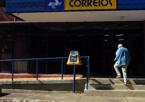 Privatização dos Correios ganha força no governo, diz Bolsonaro