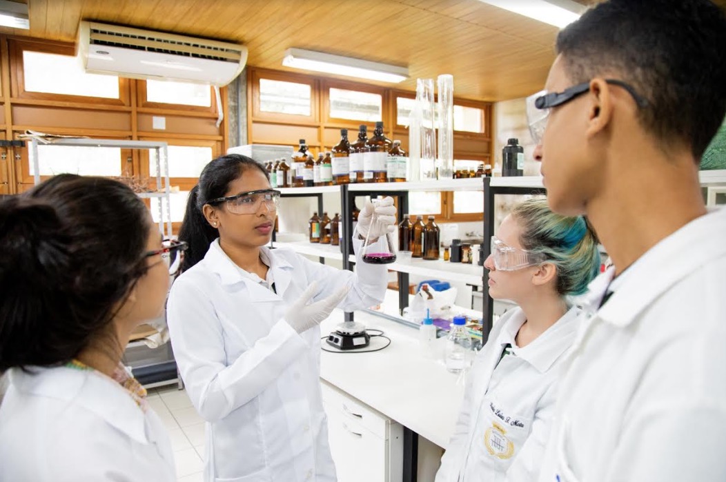 Fapeam amplia número de bolsas para estudantes de iniciação científica no AM