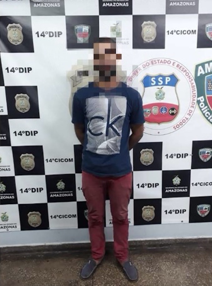 Motorista de micro-ônibus é detido após subir calçada e quase atropelar pedestres em Manaus 