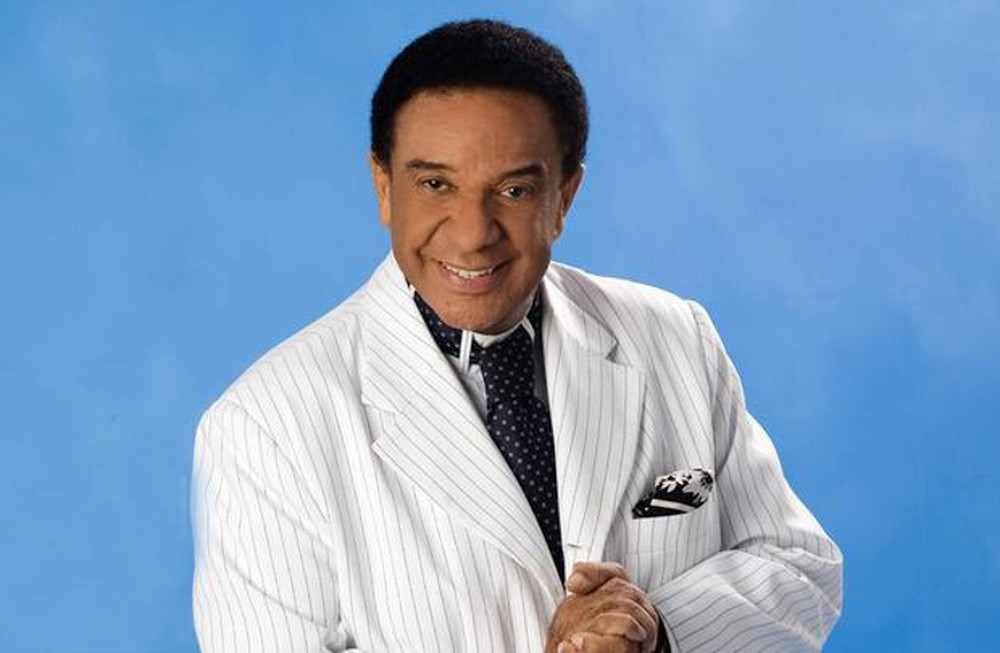 Família de Agnaldo Timóteo consegue leito em SP e cantor é transferido, diz hospital