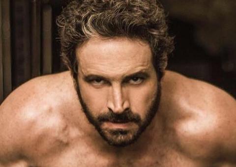 Caco Ciocler é xingado no Twitter por funcionária de filme e responde com possível demissão