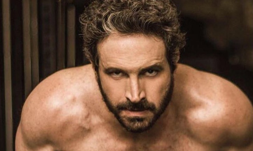 Caco Ciocler é xingado no Twitter por funcionária de filme e responde com possível demissão