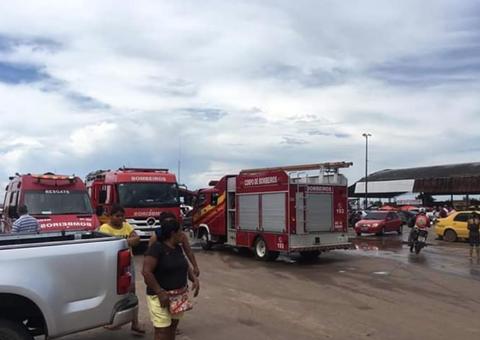 Avião faz pouso forçado e desaparece em rio no Iranduba 