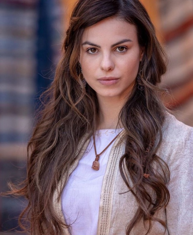 Sthefany Brito dá adeus ao cabelão ao mudar de visual