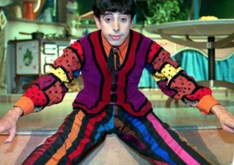 Cássio Scapin, o Nino de 'Castelo Rá Tim Bum', posa com o namorado