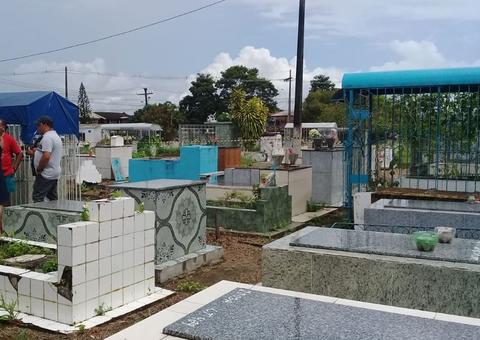 Cadáver de mulher é desenterrado de túmulo e queimado em cemitério 