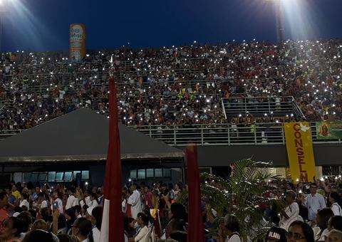 Festa de Pentecostes atrai milhares de fiéis em Manaus 