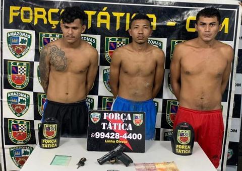 Trio é preso com arma e drogas dentro de carro em Manaus 