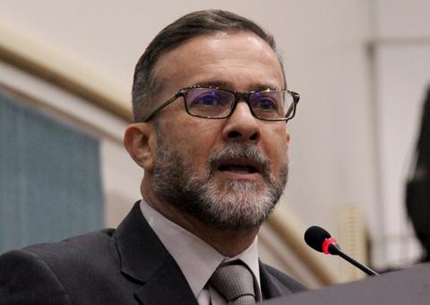 Chico Preto tenta desqualificar denúncia contra Moro e acaba acusado de homofobia 