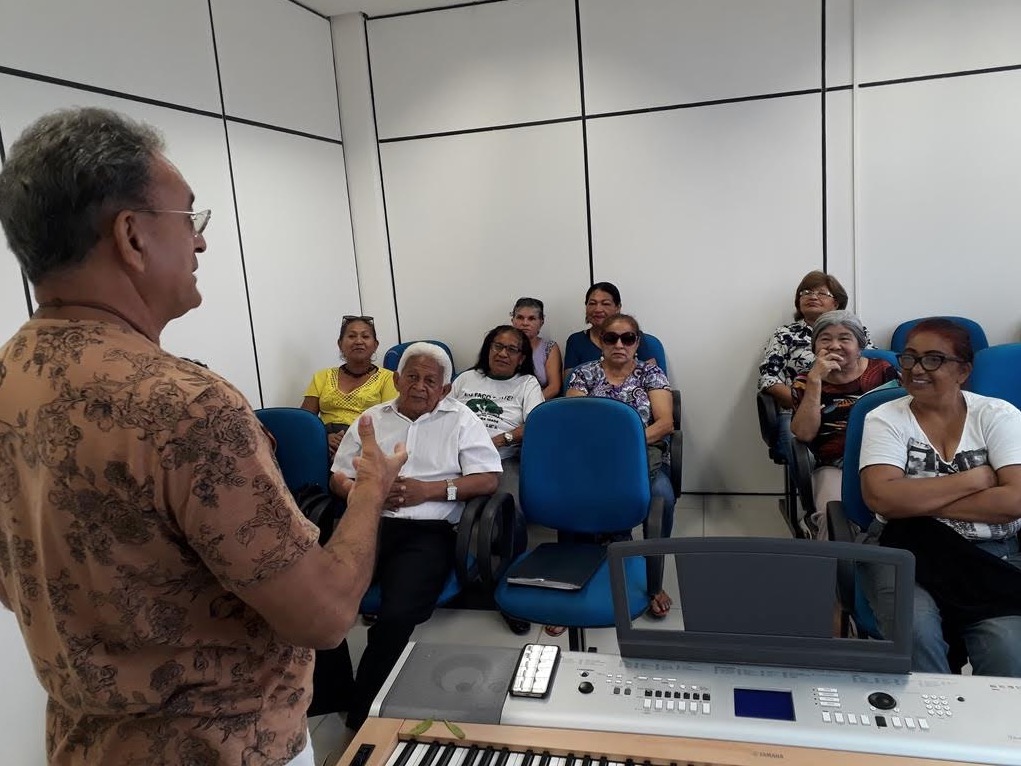 Reaproveitamento domina aulas de coleta seletiva e de canto coral em Manaus 