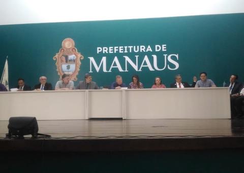 Prefeito anuncia antecipação da primeira parcela do 13º salário e divulga 11 novas leis municipais