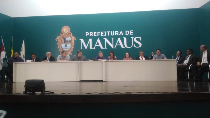 Prefeito anuncia antecipação da primeira parcela do 13º salário e divulga 11 novas leis municipais