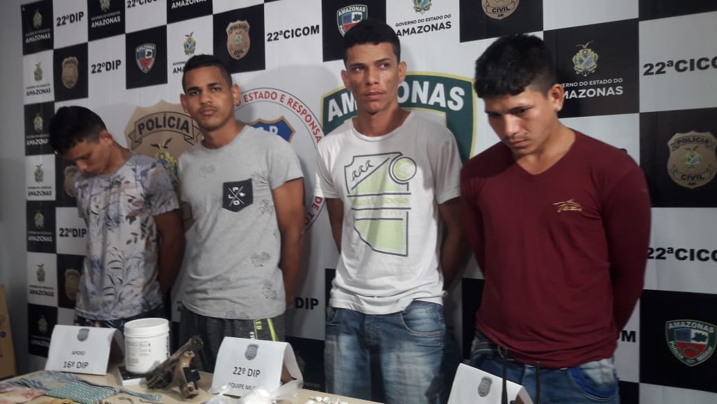 Grupo é preso com armas e drogas escondidas dentro de casa em Manaus 