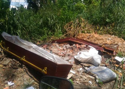 Caixões são encontrados em rua de Manaus 