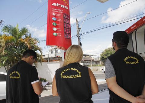Em Manaus, cinco postos são multados por não reduzir o valor da gasolina