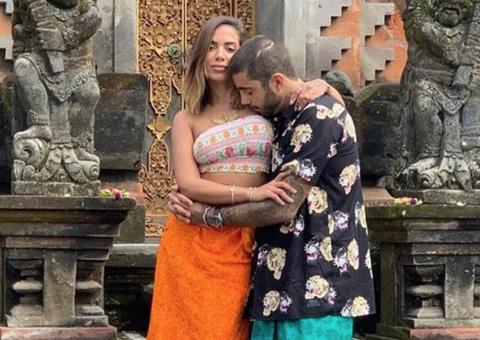 Anitta posta foto dando ‘linguada’ em Pedro Scooby e se declara no Dia dos Namorados