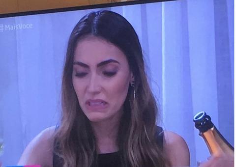 Ana Maria oferece jantar romântico que não dá certo e internautas ficam indignados