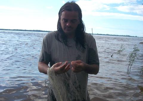 Professor da UEA desenvolve pesquisa sobre pesca sustentável de camarão