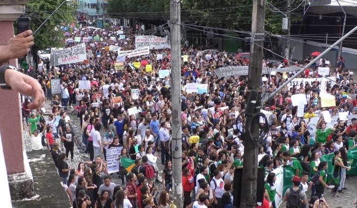 Centrais sindicais de Manaus aderem à greve geral contra propostas de Bolsonaro 