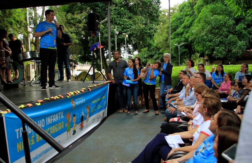 Ato público em alusão ao Dia Mundial contra o Trabalho Infantil é realizado em Manaus