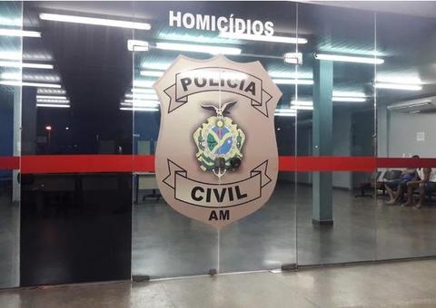 Suspeito de matar esposa é baleado ao tentar pegar arma de policial em delegacia de Manaus
