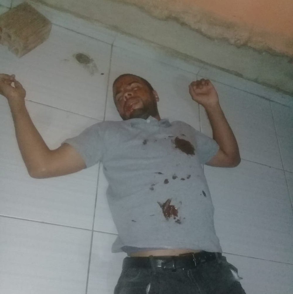 Homem espalha foto dele “morto" em grupos de WhatsApp para despistar a polícia 