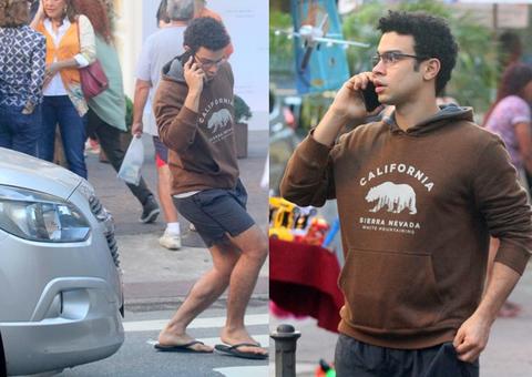 Sérgio Malheiros quase é atropelado por carro enquanto falava ao celular