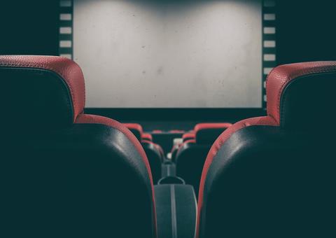 Homem é picado por escorpião dentro de sala de cinema 