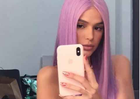 Bruna Marquezine ‘causa’ ao posar sexy de topless