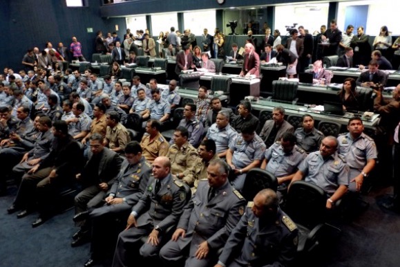 Deputado quer que PMs da reserva sejam reaproveitados na segurança do Amazonas 