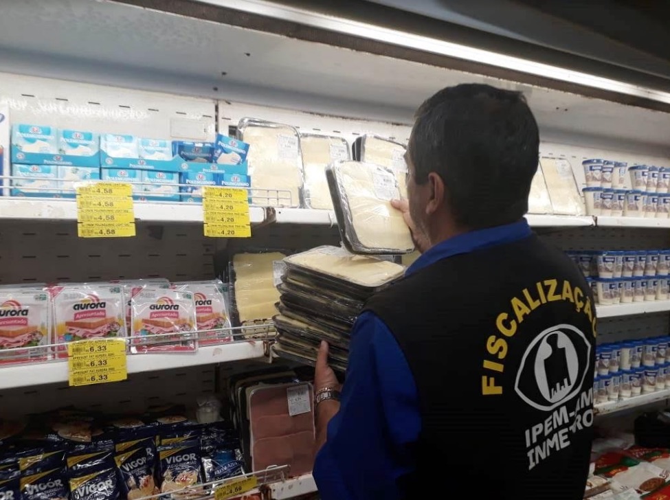 DB tem unidade interditada por vender produtos vencidos em Manaus